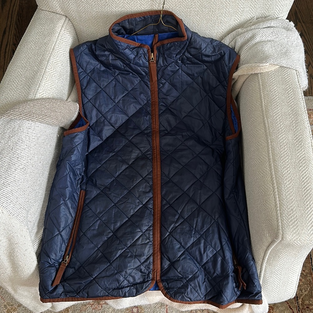Vineyard vines navy blue/brown suede vest; size Large